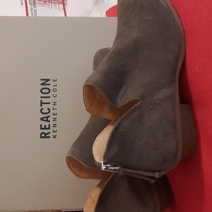 kenneth cole REACTION.  bootie 8
